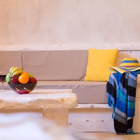Nest With Hot Tub, Hammam & Outdoor Cinema Akrotiri (Santorini)