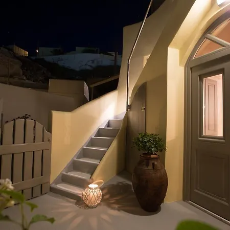 Nest With Hot Tub, Hammam & Outdoor Cinema Villa Akrotiri (Santorini)